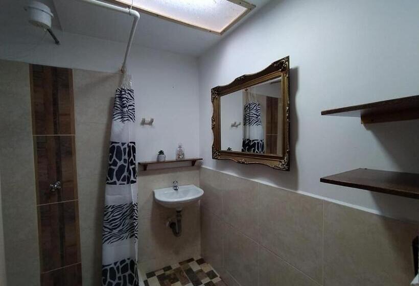 ホテル Alojamiento En Jardín Cabaña Las águilas