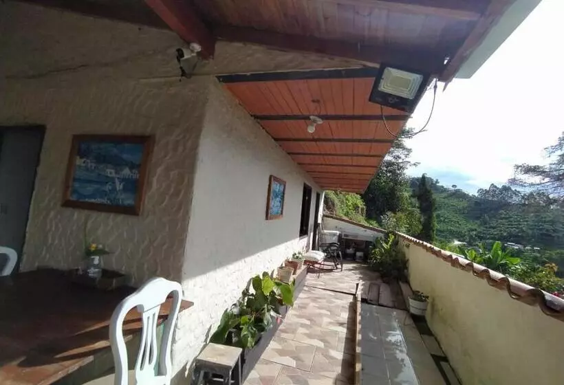ホテル Alojamiento En Jardín Cabaña Las águilas