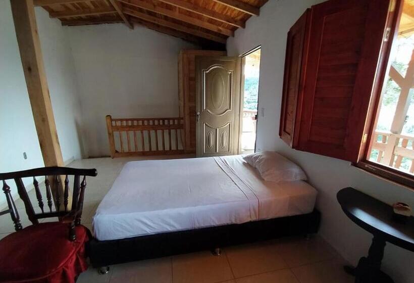 ホテル Alojamiento En Jardín Cabaña Las águilas