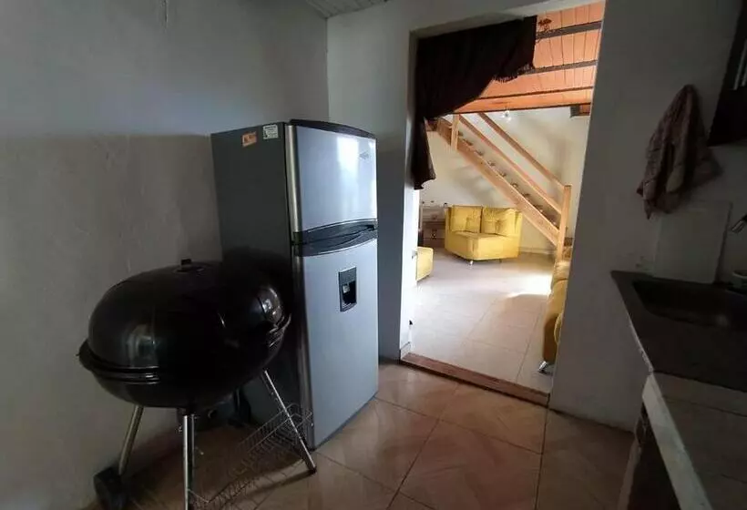 ホテル Alojamiento En Jardín Cabaña Las águilas
