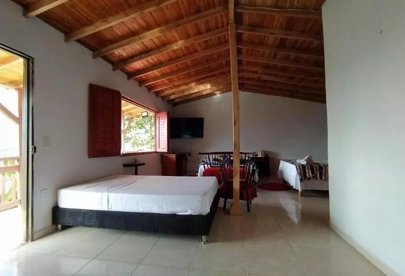 ホテル Alojamiento En Jardín Cabaña Las águilas