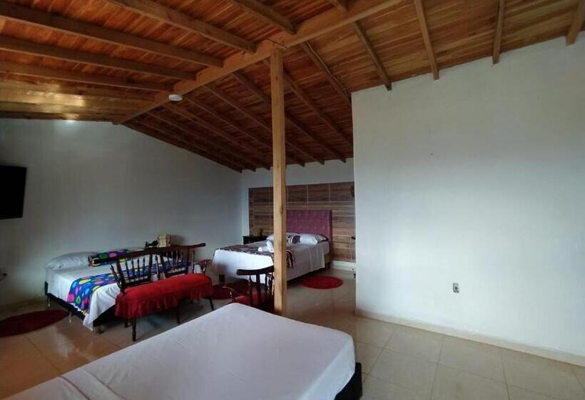 ホテル Alojamiento En Jardín Cabaña Las águilas