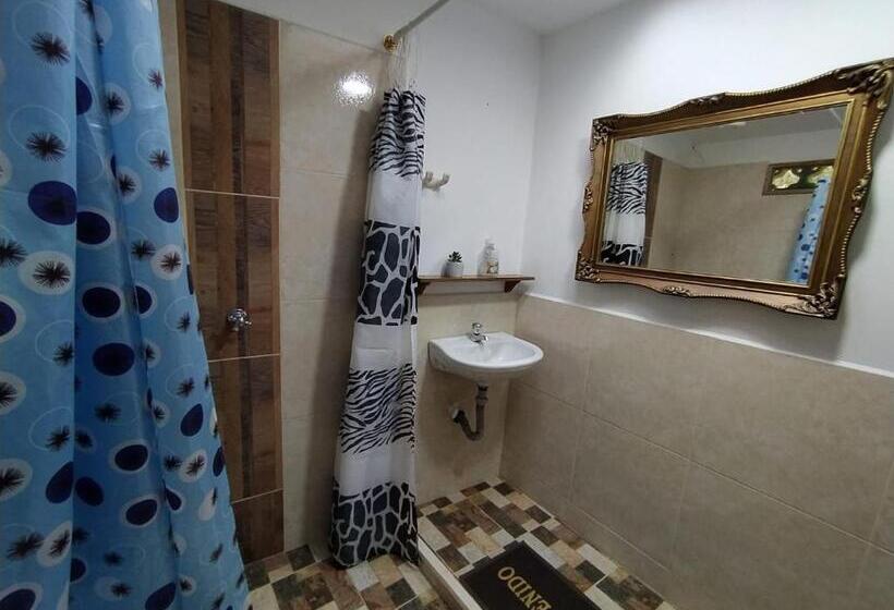 ホテル Alojamiento En Jardín Cabaña Las águilas