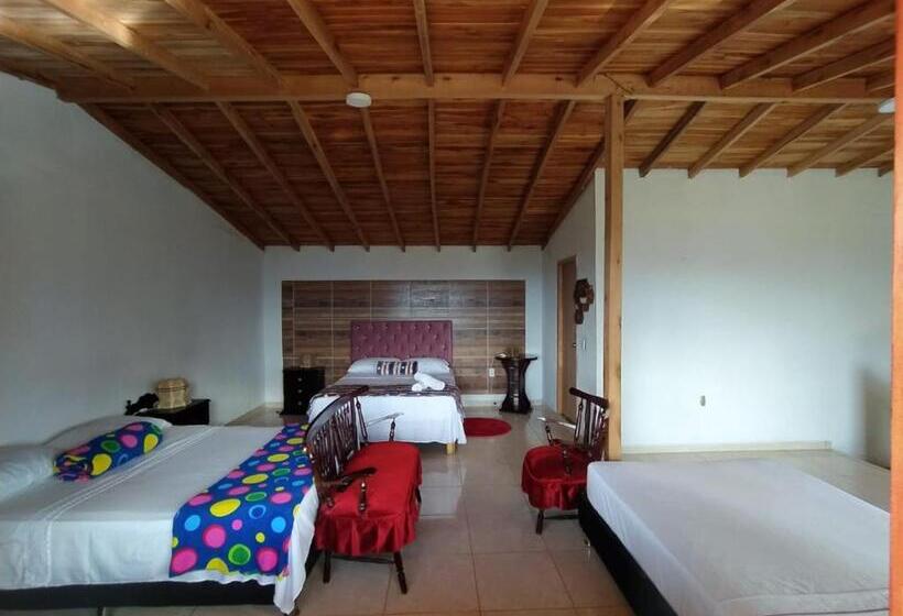 ホテル Alojamiento En Jardín Cabaña Las águilas