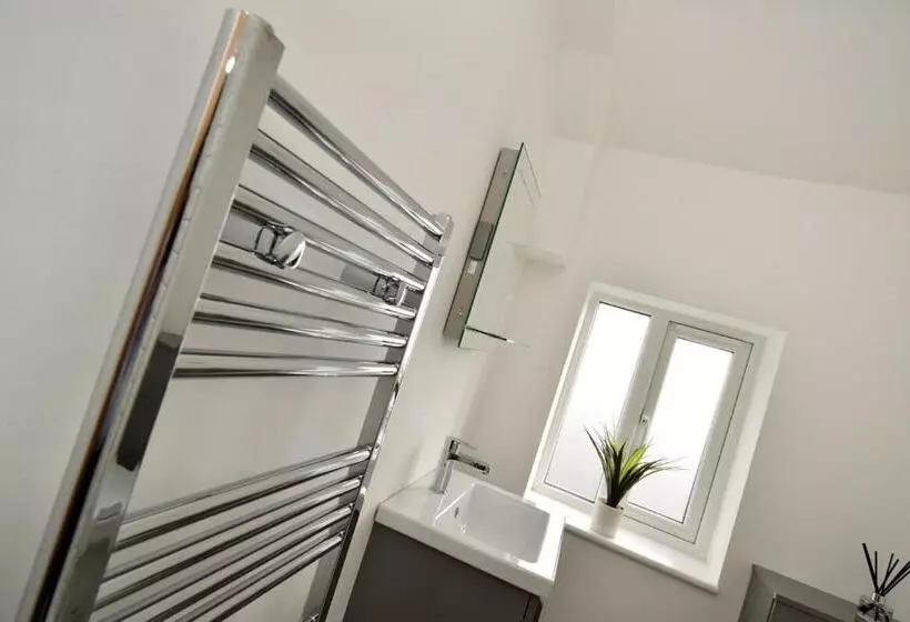 Hotelli Chester Road Serviced Apartments