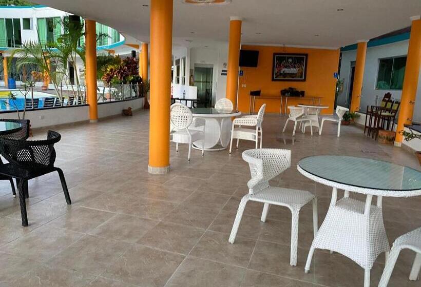 Hotel La Cascada Cristalina