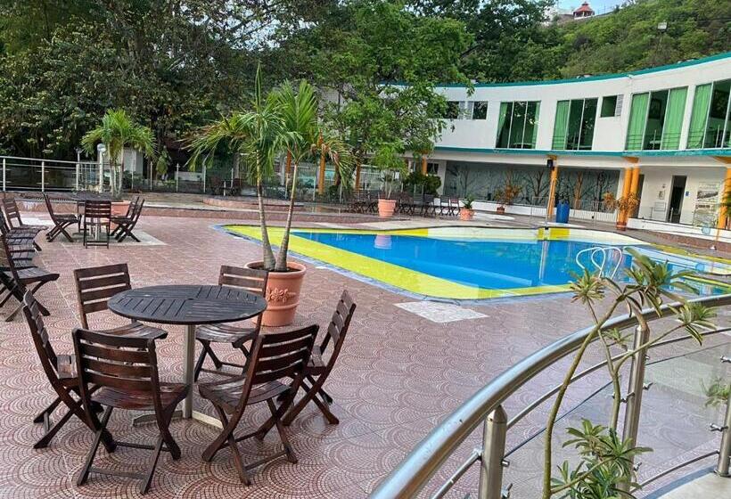 Hotel La Cascada Cristalina