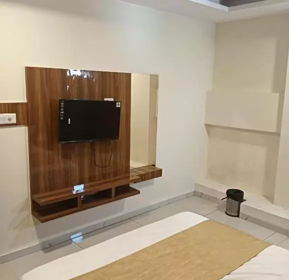 Hotelli Lake View Ac Room