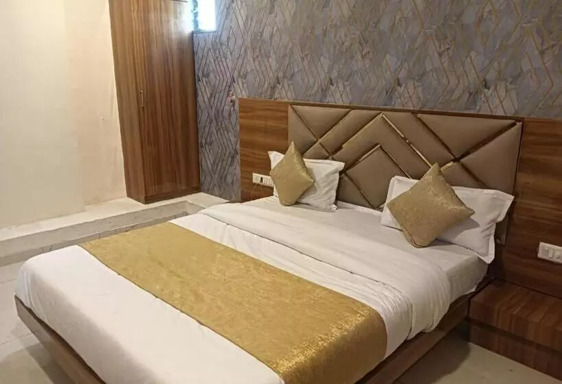 Hotelli Lake View Ac Room
