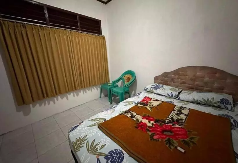 Hotelli Oyo 93296 Kost Gowa