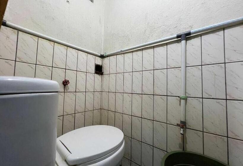 فندق Oyo 93296 Kost Gowa