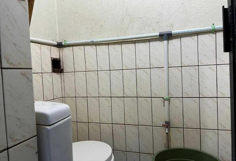 فندق Oyo 93296 Kost Gowa