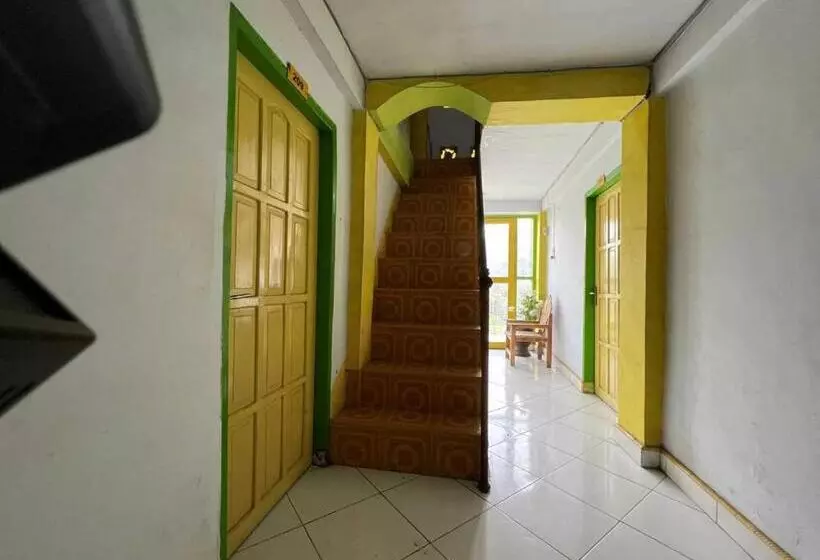 Hotelli Oyo 93296 Kost Gowa