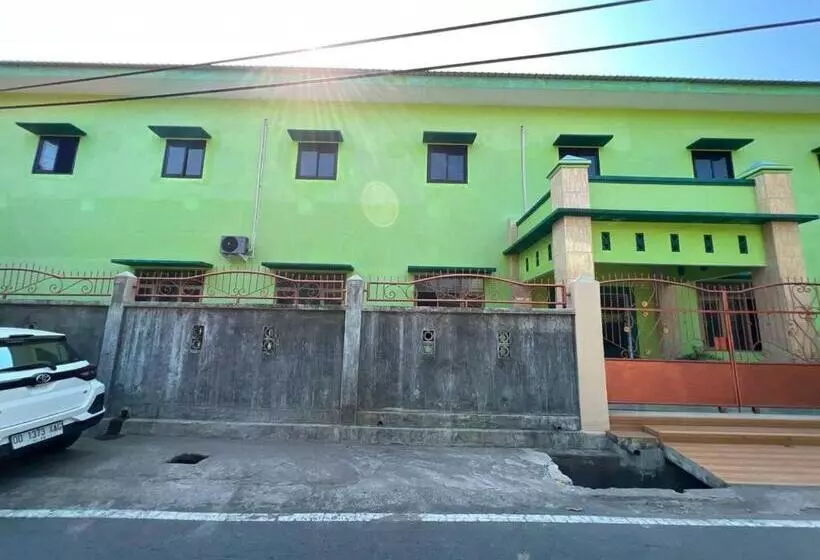 Hotelli Oyo 93296 Kost Gowa