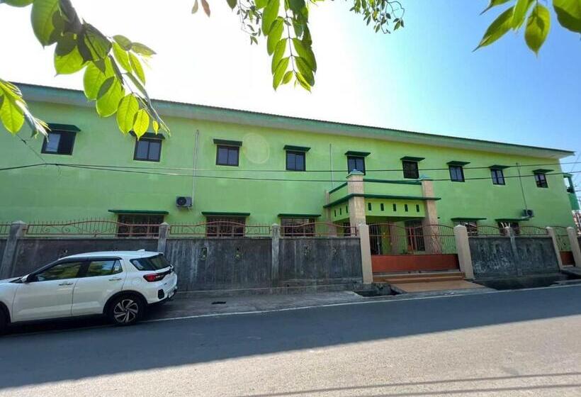 فندق Oyo 93296 Kost Gowa