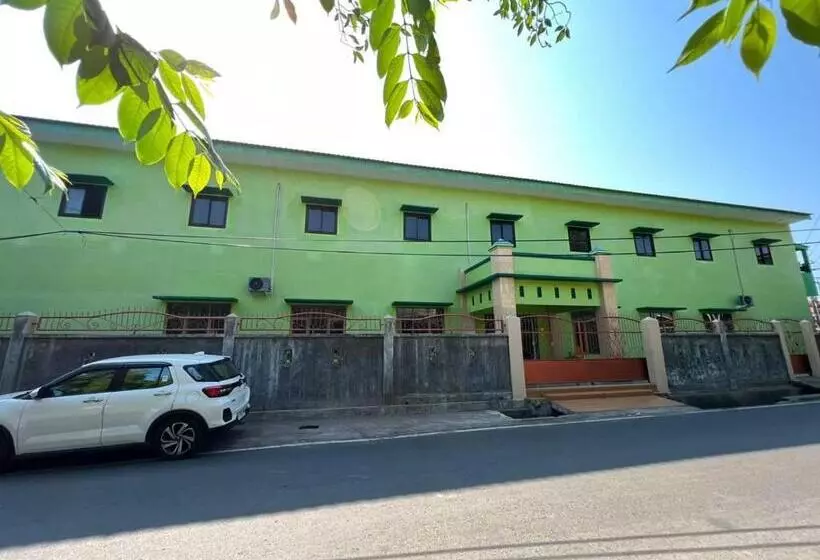 Hotelli Oyo 93296 Kost Gowa