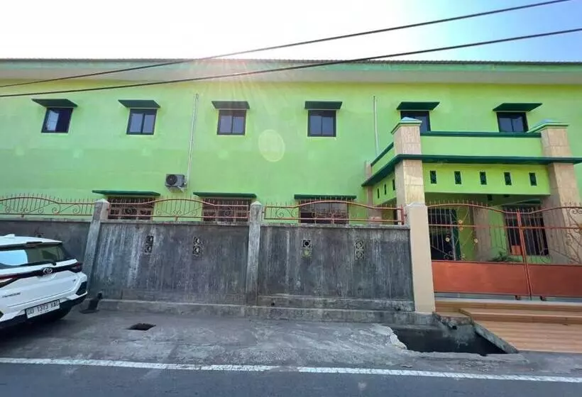 Hotelli Oyo 93296 Kost Gowa