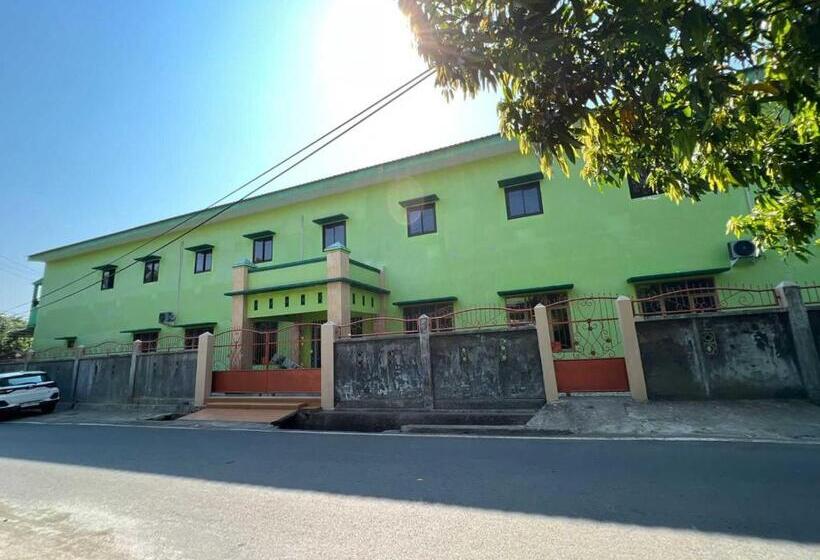 فندق Oyo 93296 Kost Gowa