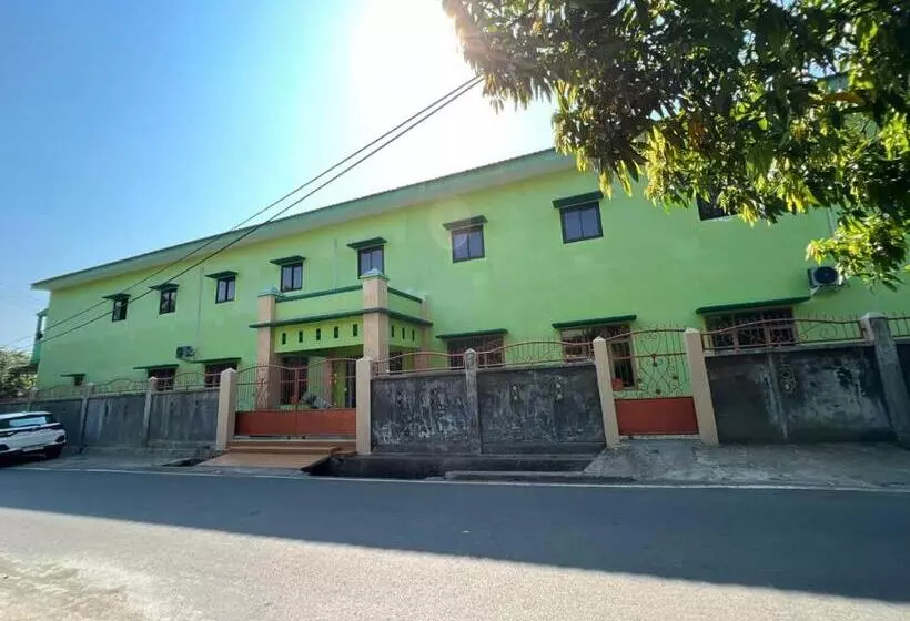 Hotelli Oyo 93296 Kost Gowa