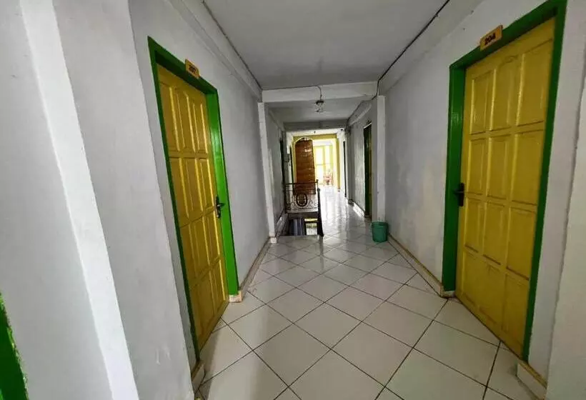 Hotelli Oyo 93296 Kost Gowa