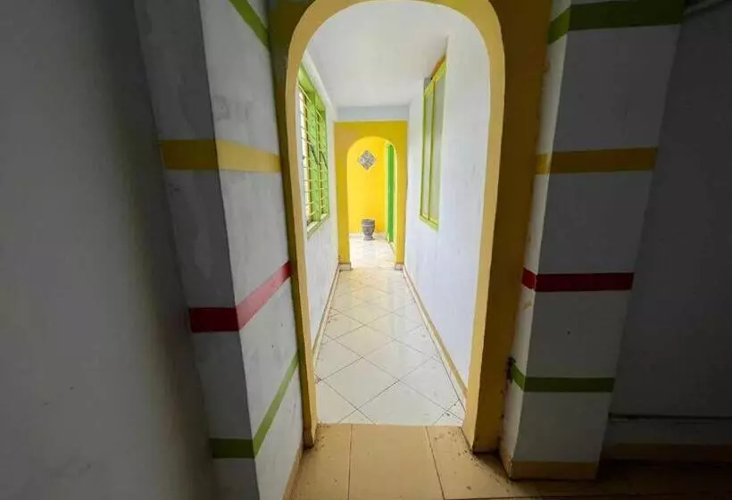 Hotelli Oyo 93296 Kost Gowa