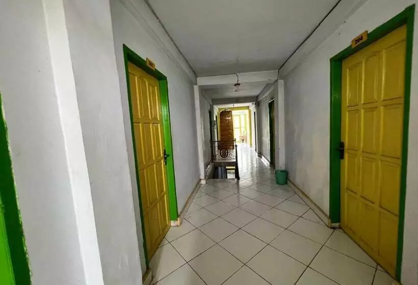 Hotelli Oyo 93296 Kost Gowa