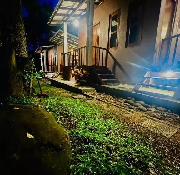 ペンション Edenhaven Cottage