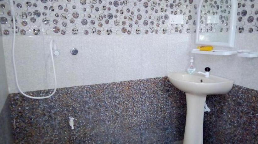 膳宿费 Sirimedura Home Stay