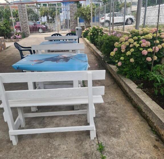 پانسیون Villa Minaj