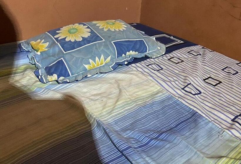 בית מלון כפרי Oyo 93269 Eyang Kostel