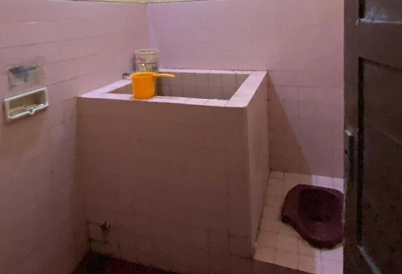 בית מלון כפרי Oyo 93269 Eyang Kostel