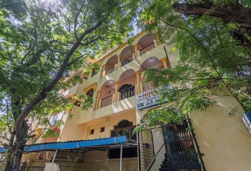 Iroomz Hotel Ritzy Grand