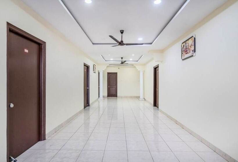 Iroomz Hotel Ritzy Grand