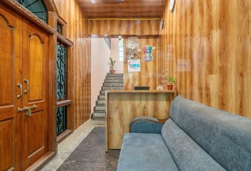 Iroomz Hotel Ritzy Grand