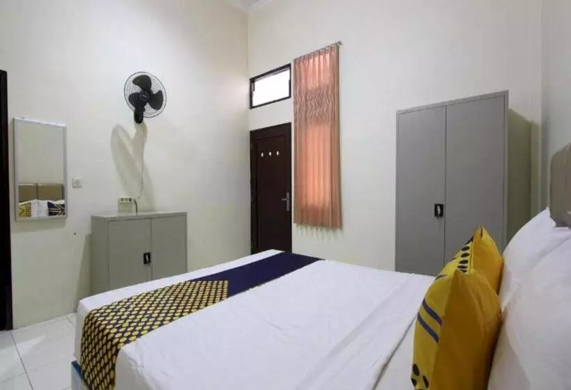 ホテル Spot On 93245 Guest House Mulia Dua Syariah