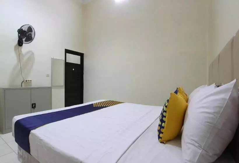 ホテル Spot On 93245 Guest House Mulia Dua Syariah