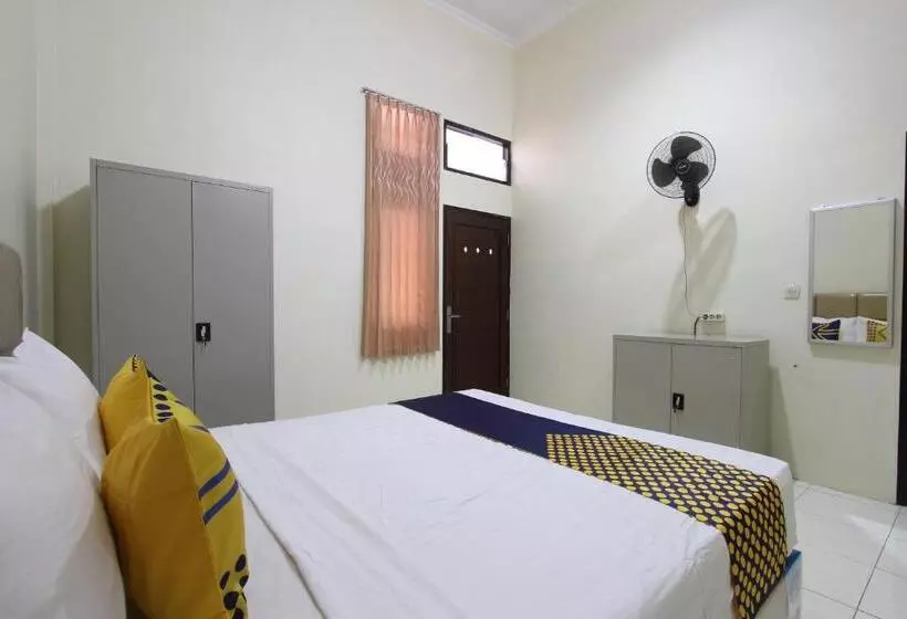 ホテル Spot On 93245 Guest House Mulia Dua Syariah