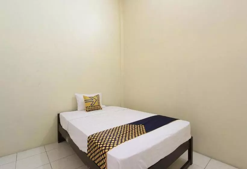 ホテル Spot On 93245 Guest House Mulia Dua Syariah