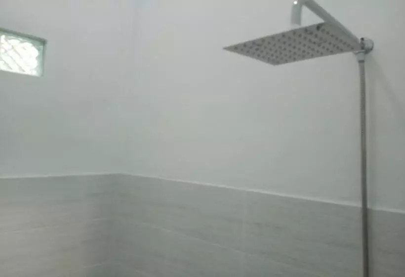 Hotelli Spot On 93283 Sengon Kostel Syariah