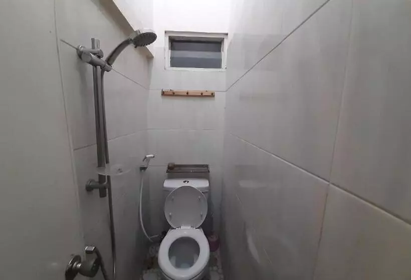 Hotelli Spot On 93283 Sengon Kostel Syariah