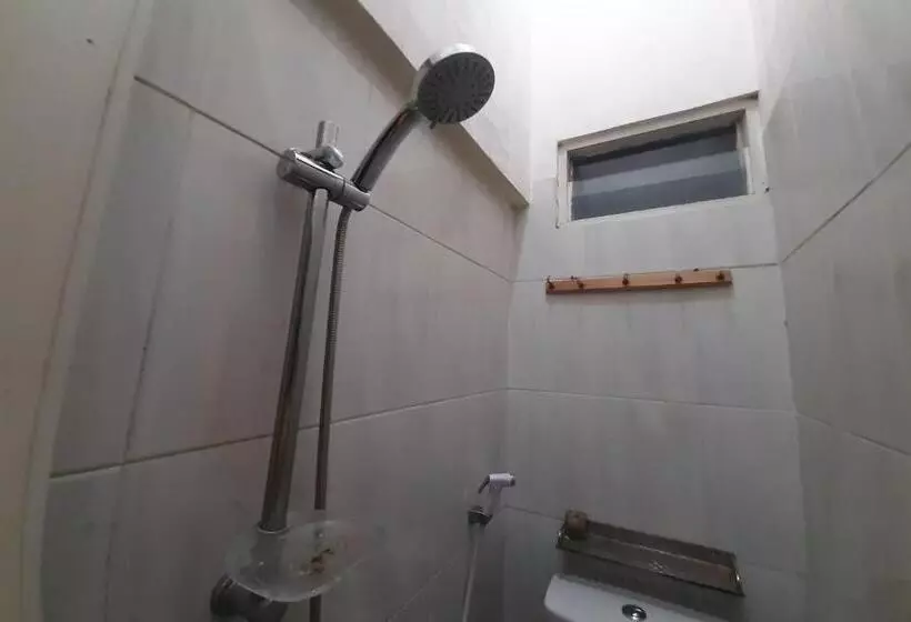 Hotelli Spot On 93283 Sengon Kostel Syariah