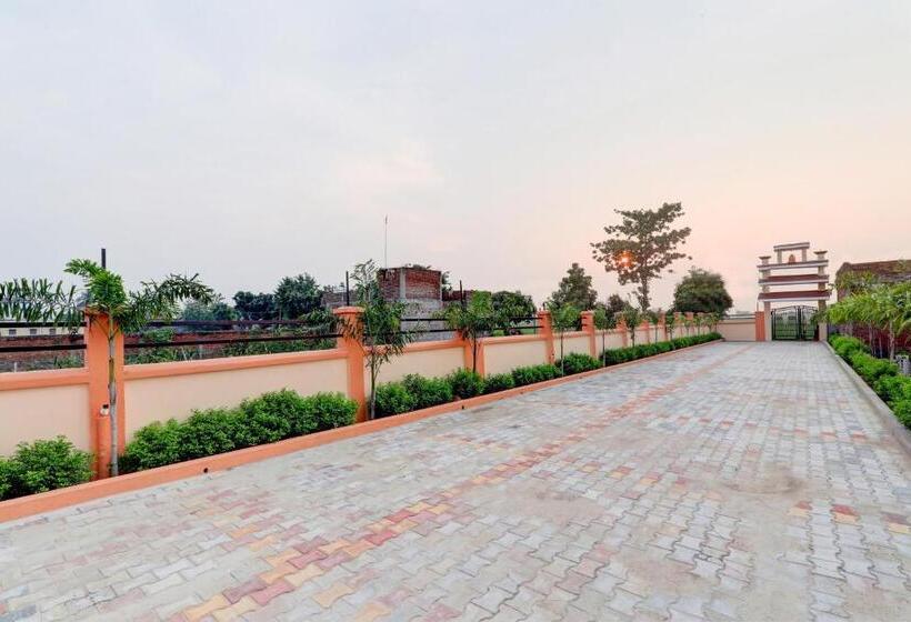 Oyo Hotel Ambika Palace