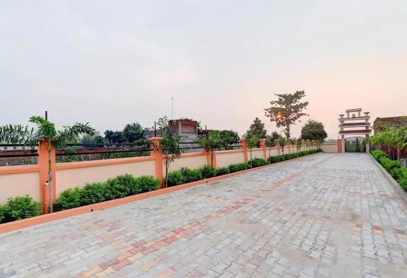 Oyo Hotel Ambika Palace