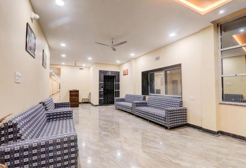 Oyo Hotel Ambika Palace