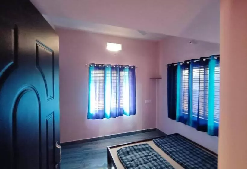 ペンション Instant Space   Guest House