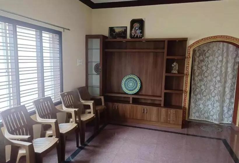 ペンション Instant Space   Guest House