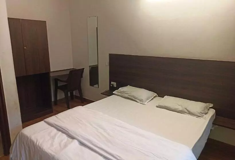Spot On Sri Varu Hotel & Lodging