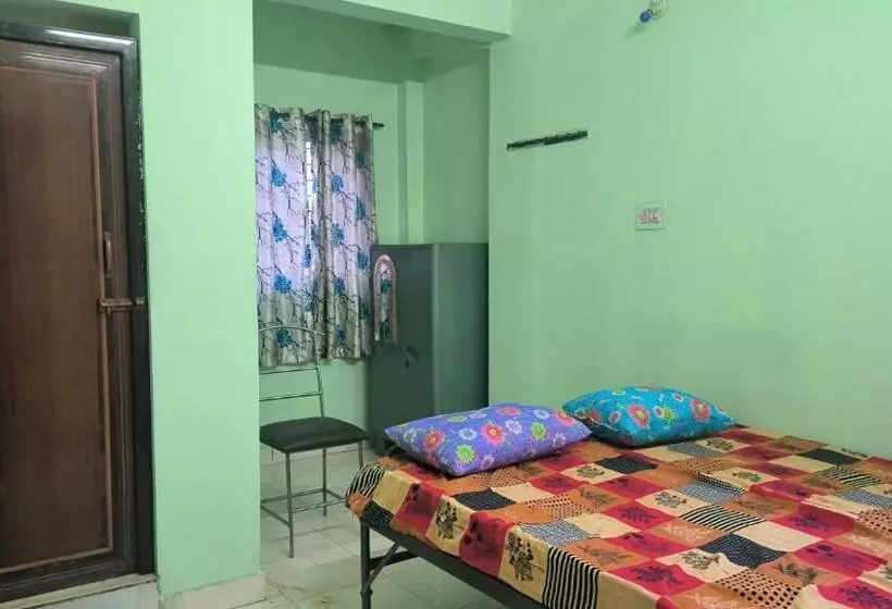 Spot On Sri Varu Hotel & Lodging