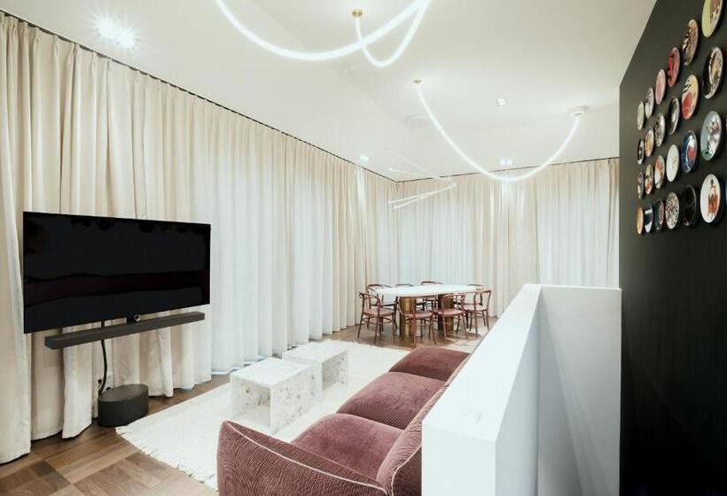 The Garden Suites By Suite030