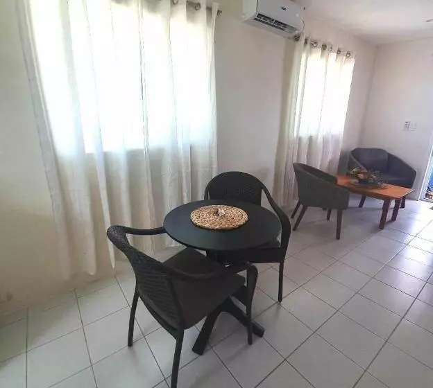 Wolfgramm Beachfront Motel